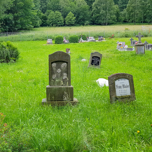 Poniemiecki cmentarz w Zalesiu