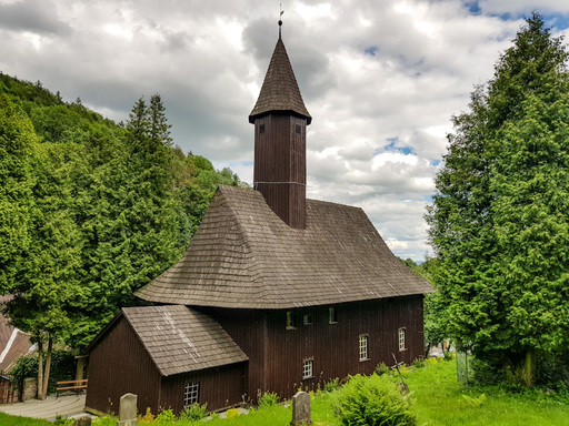 Drewniany kościółek w Zalesiu
