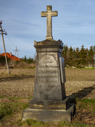 Kamienny pomnik rosyjskiego huzara Natałoczki w Kruszynie