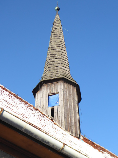 Wieża kościółka w Lubominie
