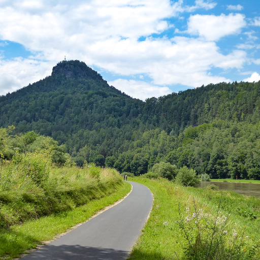 Wzgórze Lilienstein z drogi rowerowej
